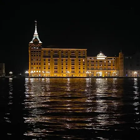 Giudecca Palanca 664 * Venise
